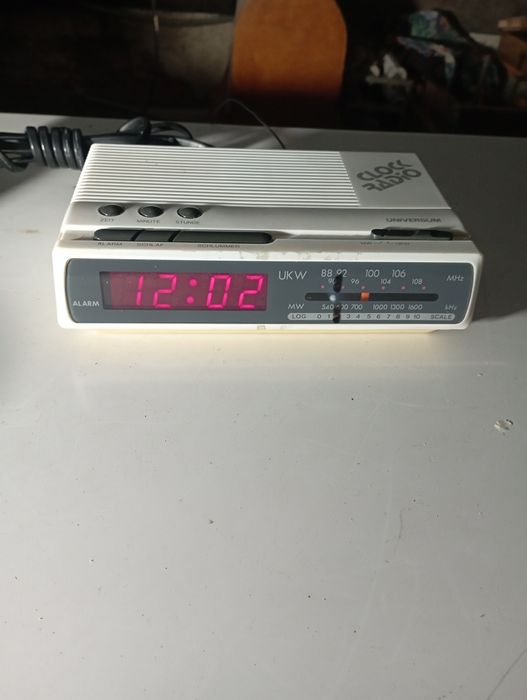 годинник  радіо FM