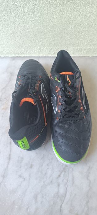 Ténis futsal Joma como novos