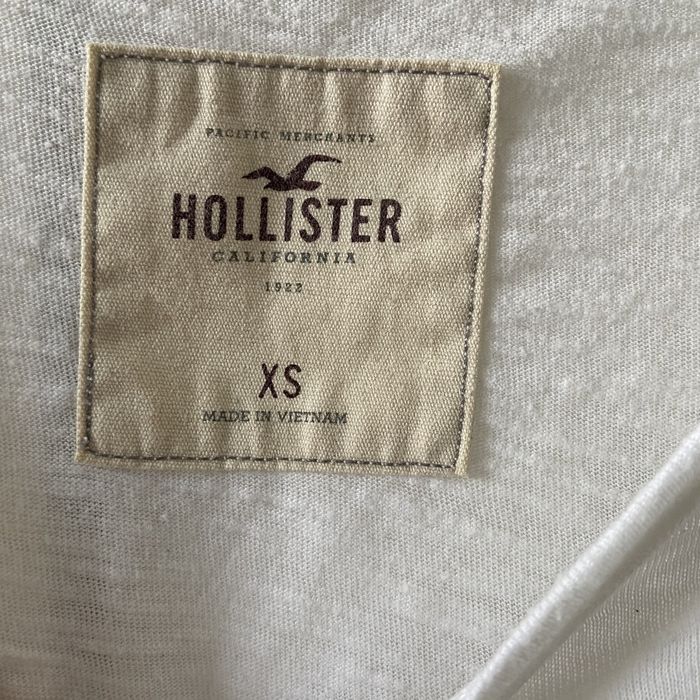 biała bluzka z falbankami hollister