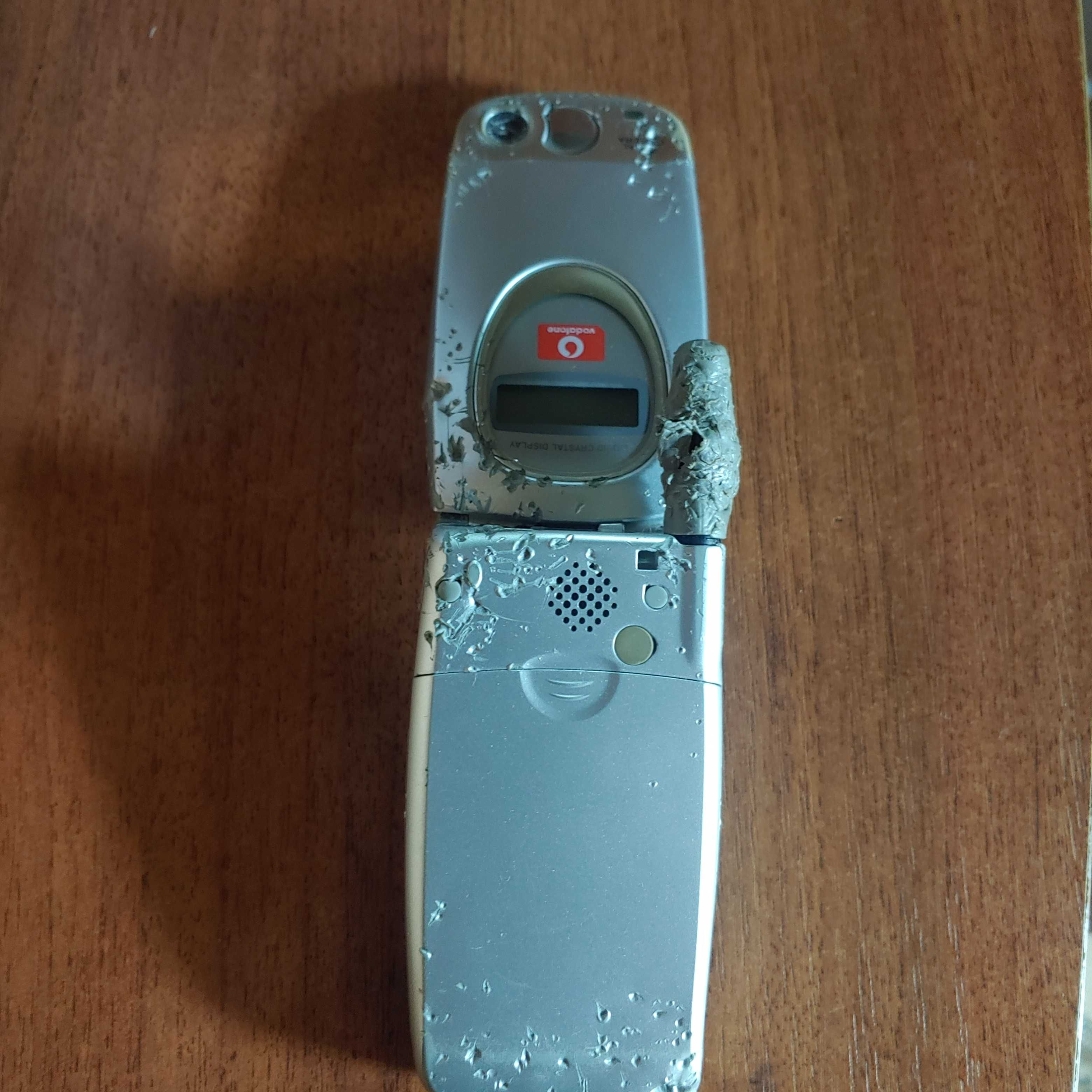 LG GB 102.а також Sharp GX 10 телефон.