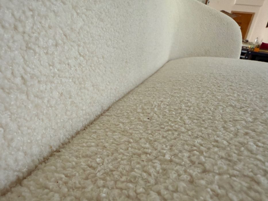 Sofá branco de 3 lugares confortável