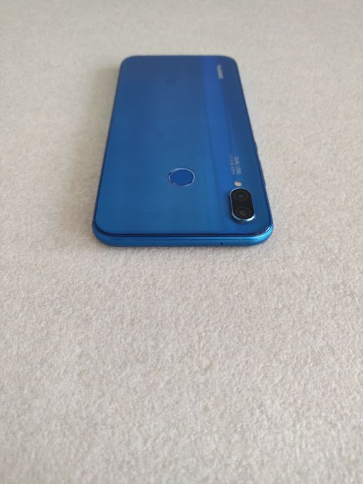 Телефон HUAWEI P20 lite