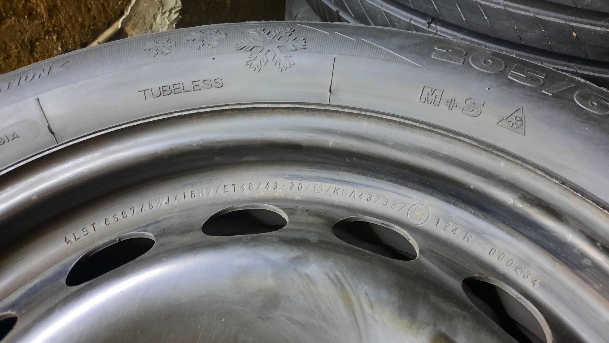 Koła zimowe 205/60 R16 VW Audi Skoda Seat 5x112