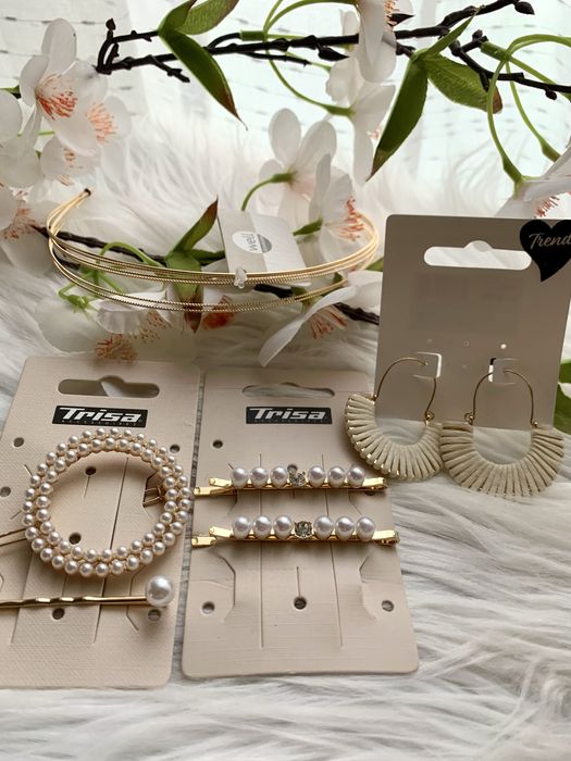 Zestaw biżuterii i akcesoriów do włosów