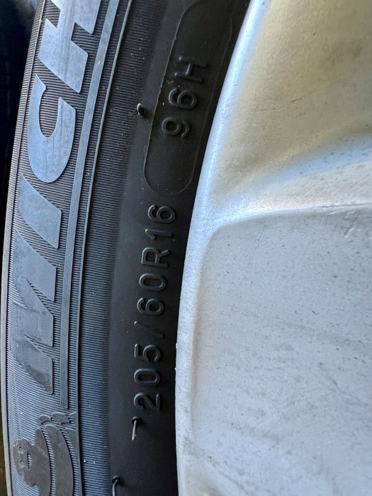 2 Pneus 205/60/16