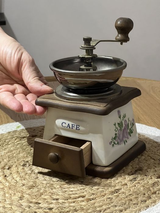 Кавомолка,чашки, вазочки, вінтаж, Франція