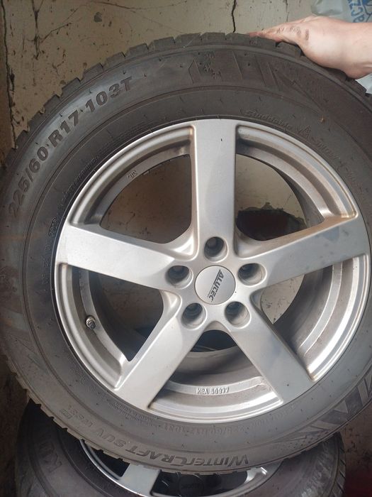 Sprzedam  opony zimowe z kolcami