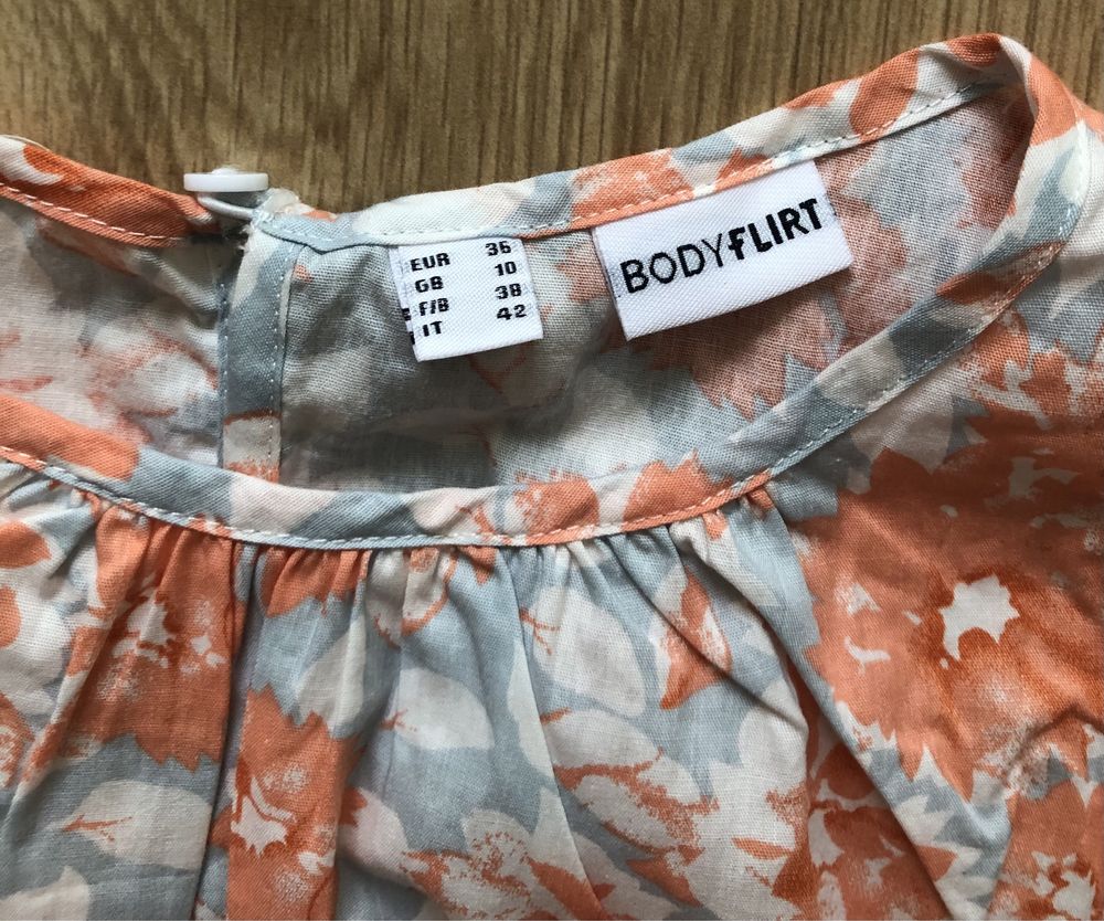 Bawełniana sukienka w kwiaty Bodyflirt 36