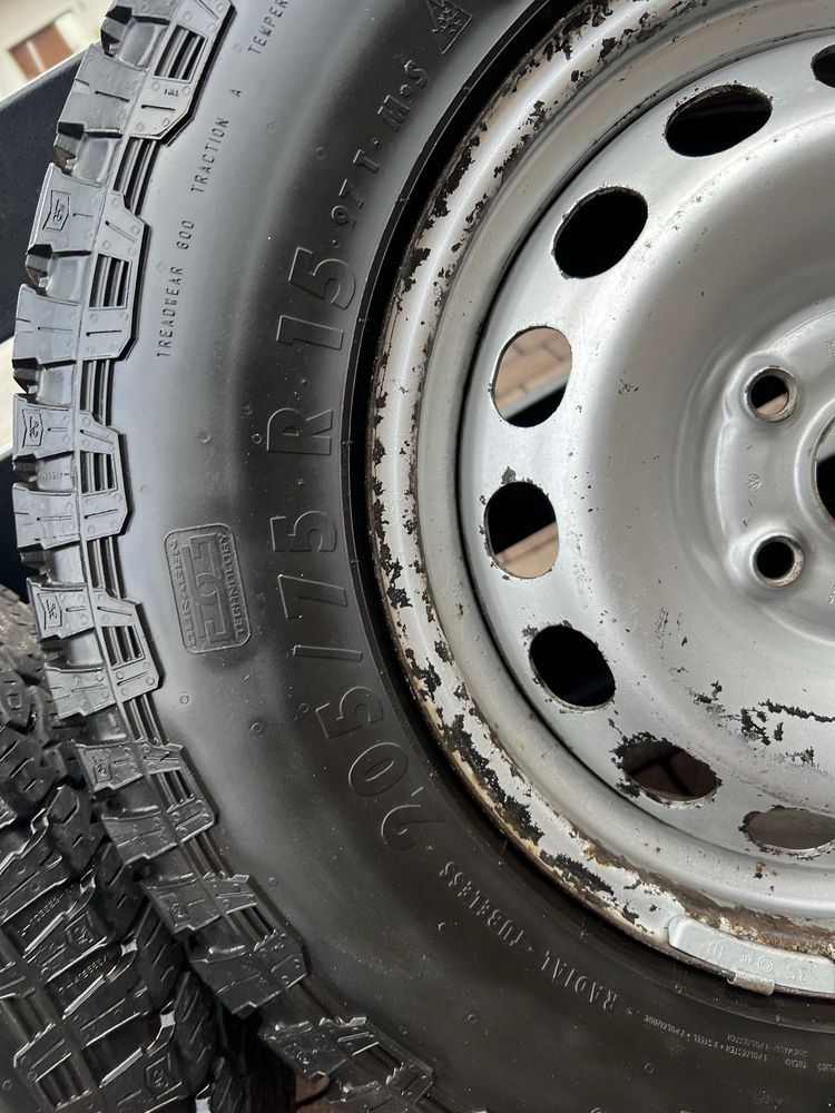 Opony terenowe General Grabber AT3  205/75 r15. 5x112