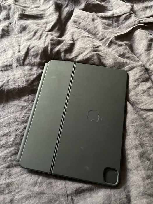 Roczny iPad 12.9” 6gen, wifi+cell, 256GB, M2, m.keyboard, etui, pencil