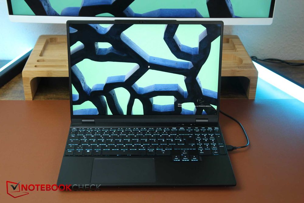 Portátil Gaming 15.3" RTX4060 XMG Core 15 M24