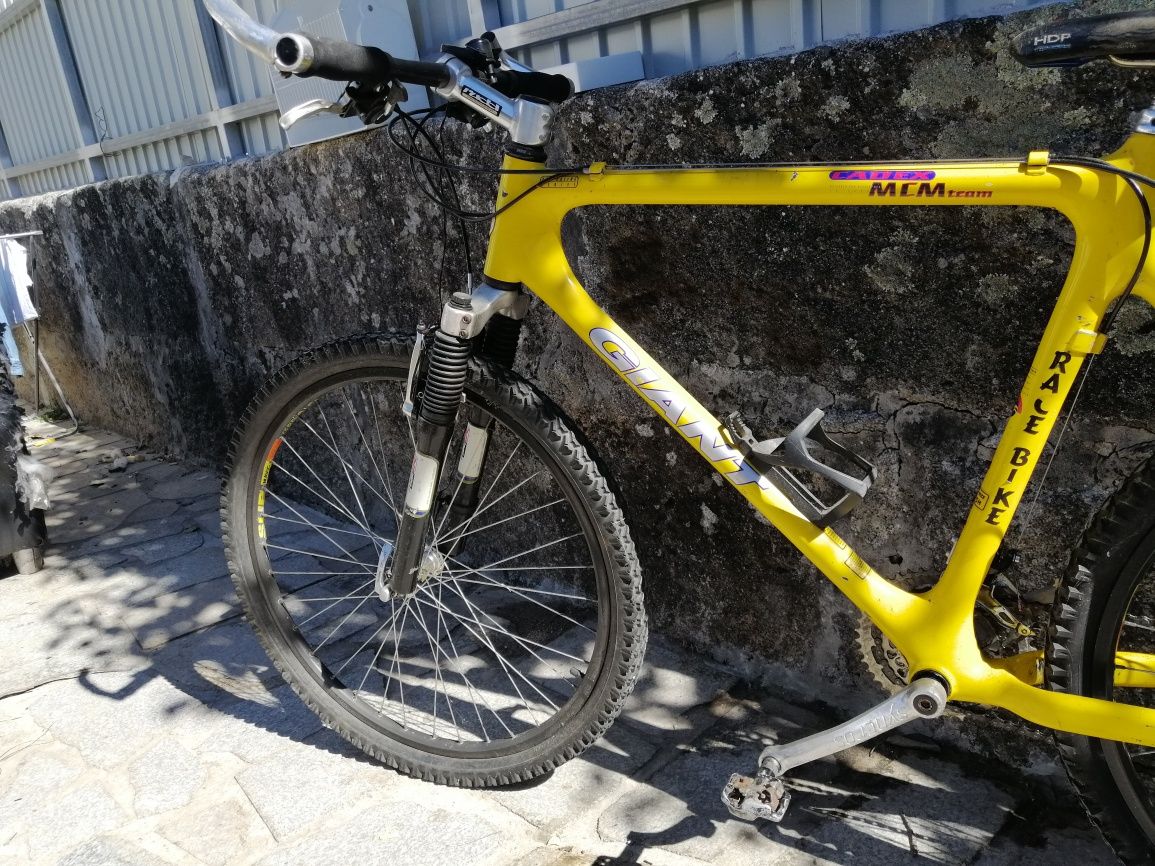 Bicicleta Giant em carbono