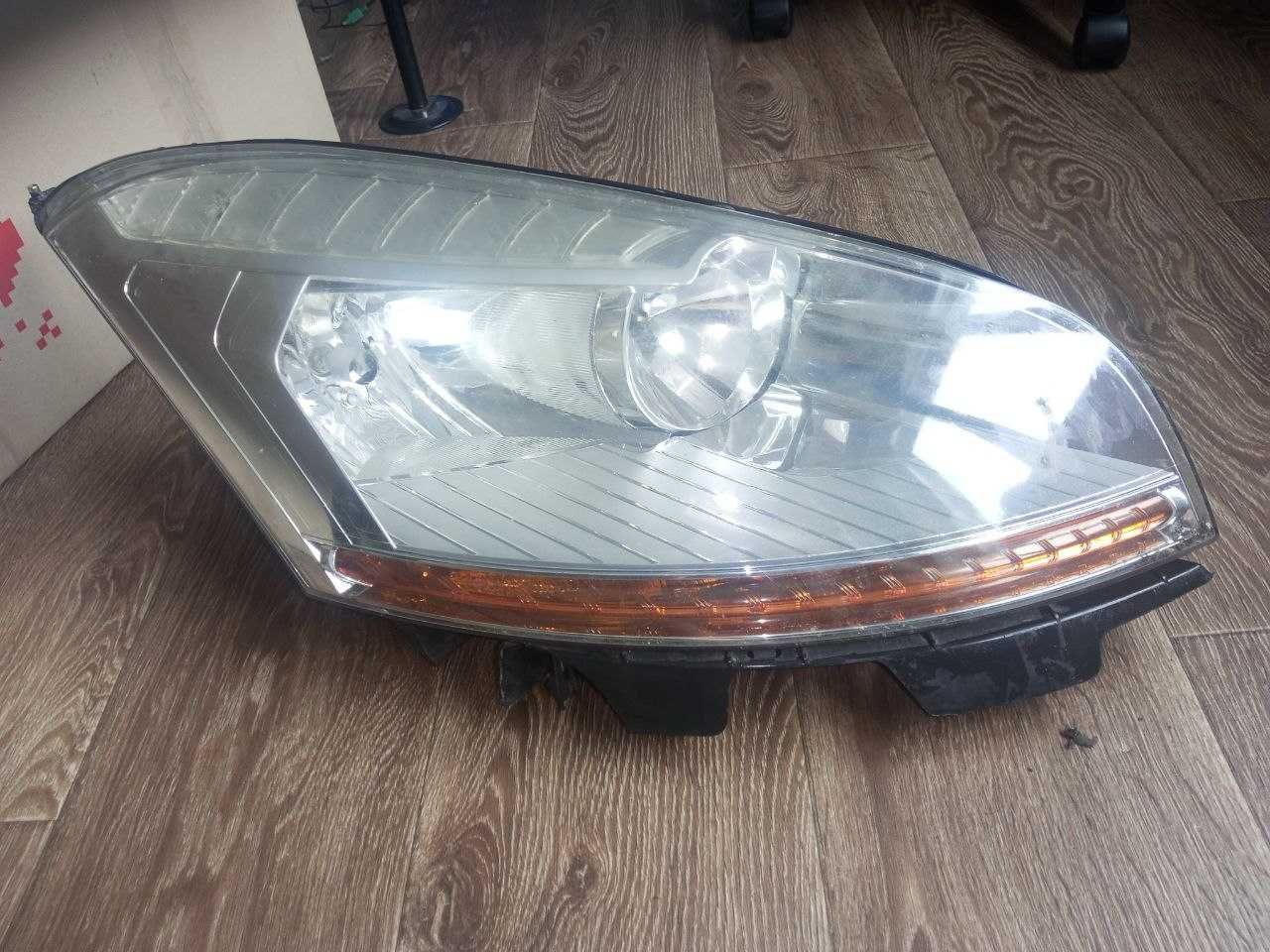 Фара Citroen C4 Picasso 162981-00 , З дефектами, Під розбірку