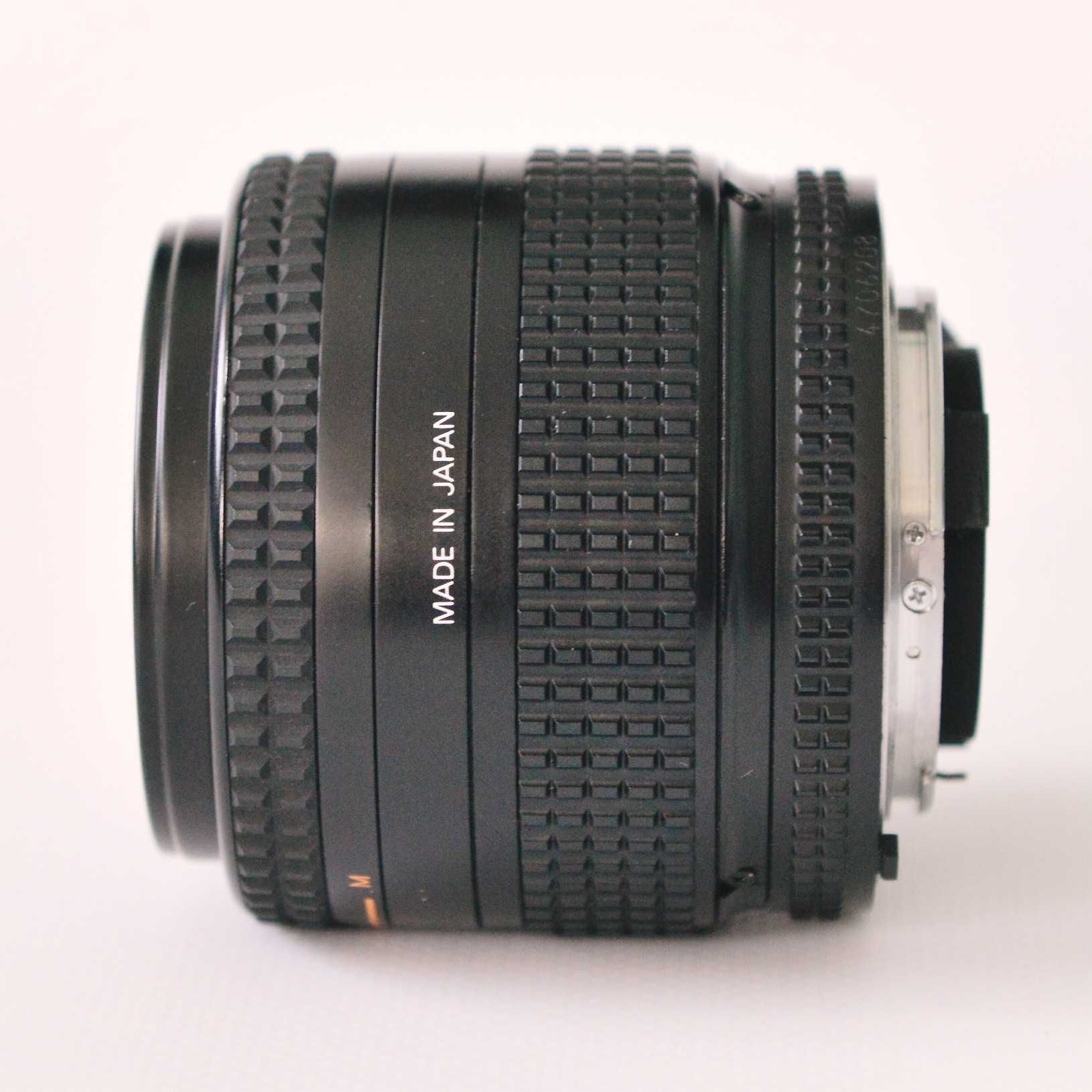 Nikon F601af + obiektyw Nikkor 35-70. 33-45 + lampa Nikon SB-22+torba