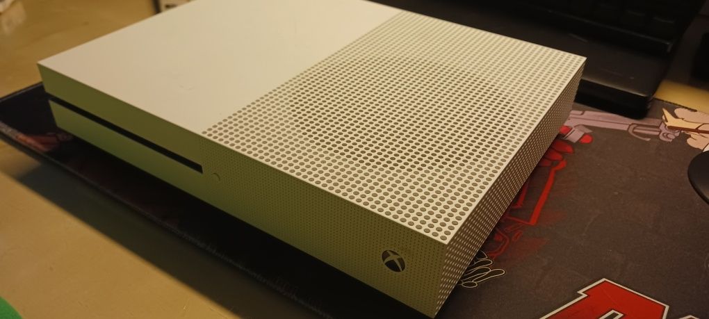 Xbox one s 1TB usada