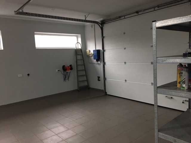 Комплекс СТО и магазин непродовольственных товаров, 182 м.кв.