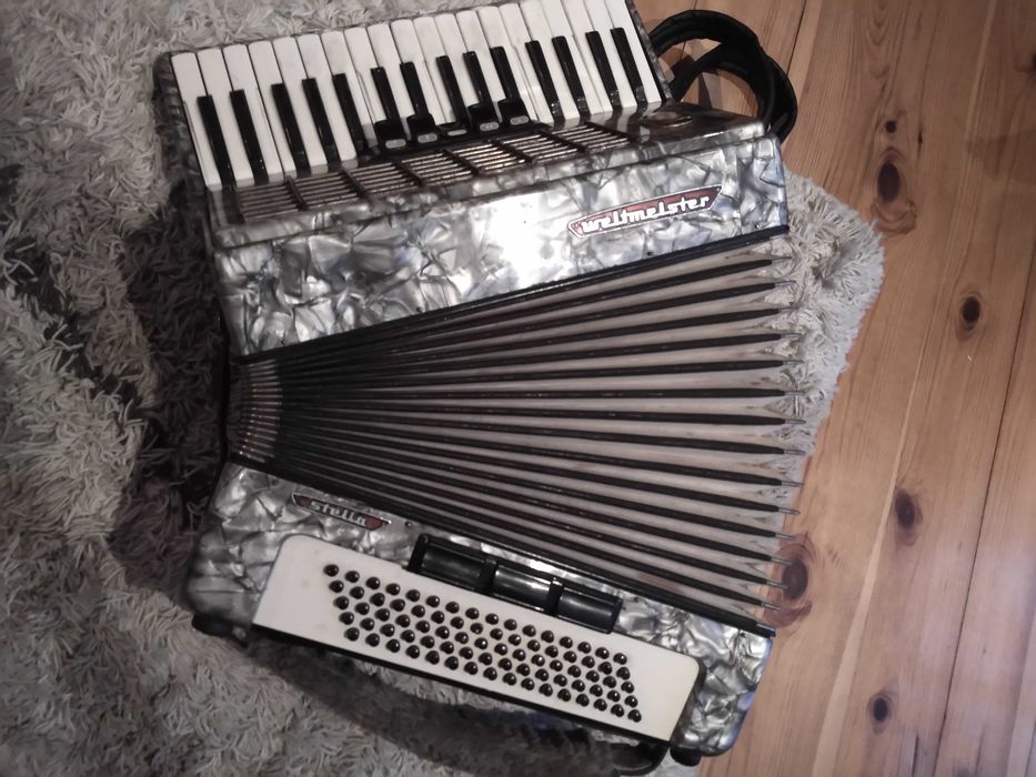 Akordeon weltmeister stella 80b
