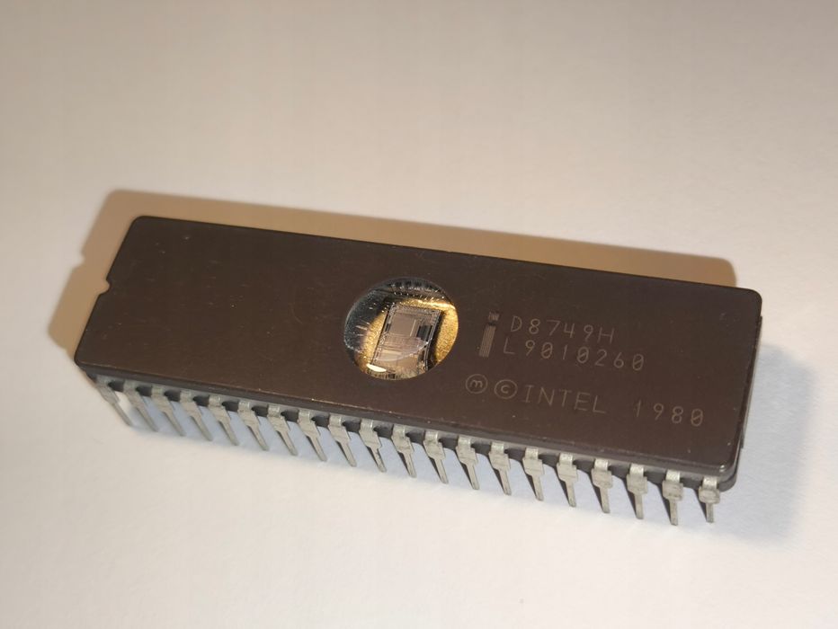 Intel D8749H (1980) - mikrokontroler EPROM, nowy