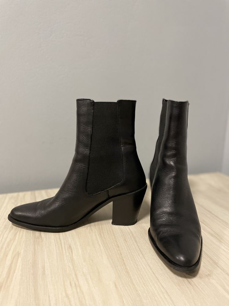 Шкіряні ботильйони Zara