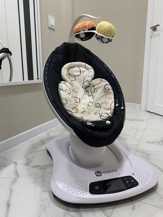 Заколисуючий центр 4moms mamaRoo 4.0