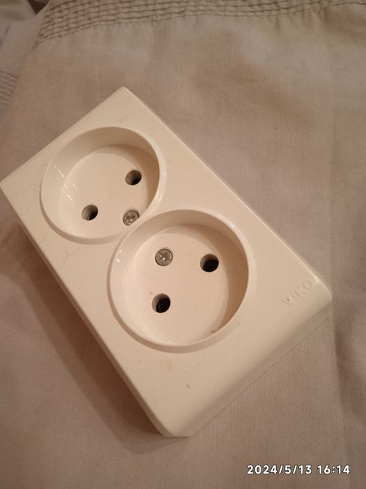 Тройник.               Розетка накладная.     .