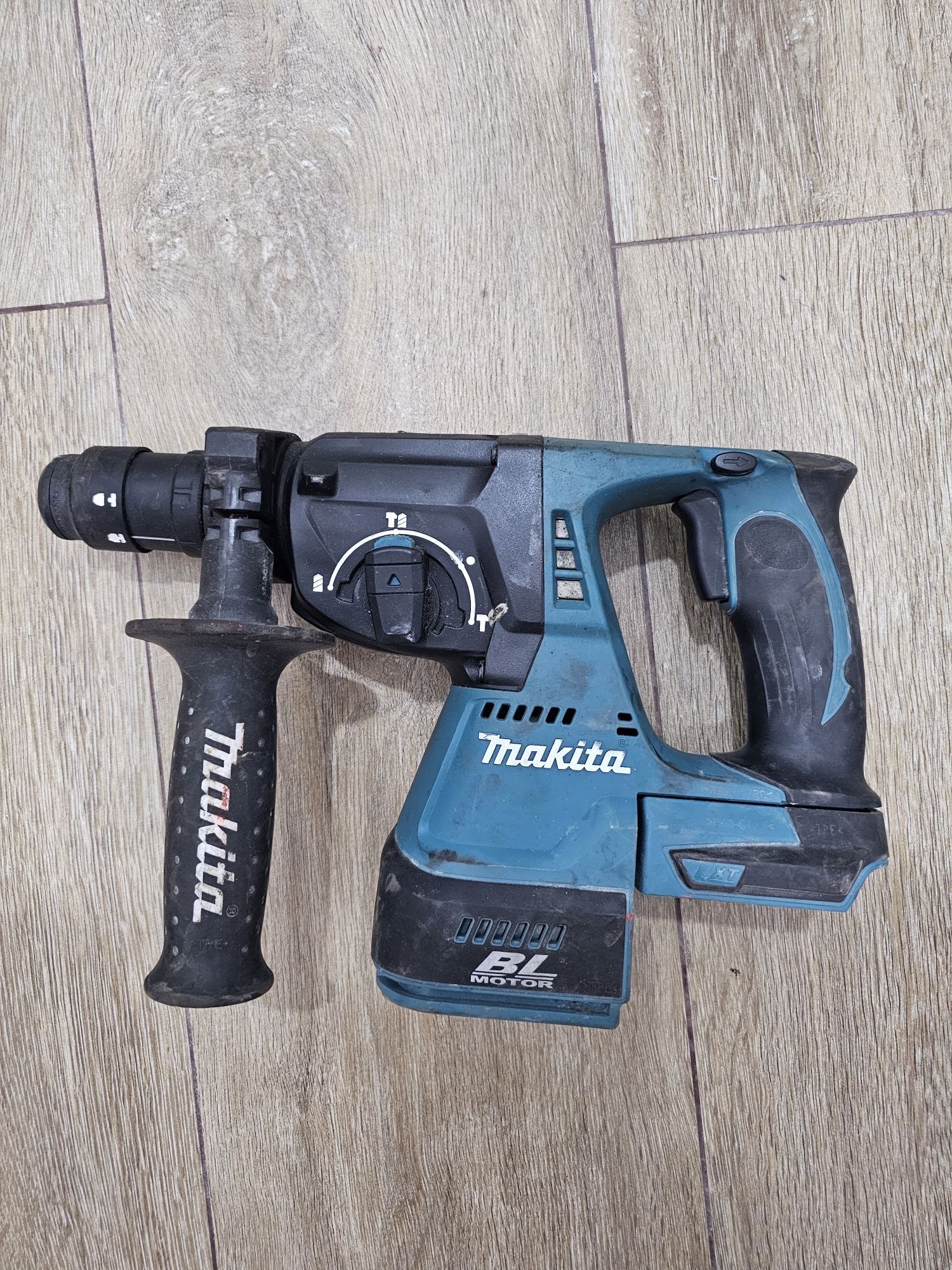 Martelo Perfurador Makita DHR242RTJ SDS Plus 18V