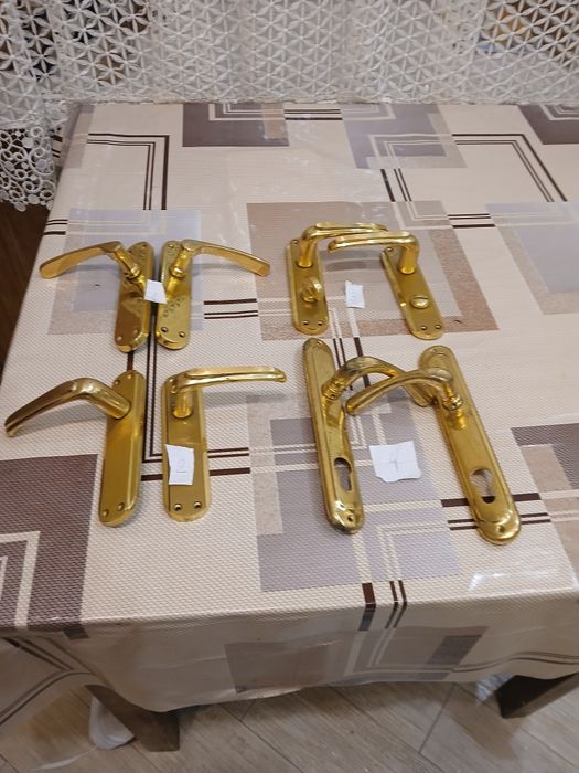 Продам латунні дверні ручки і петлі Ozcanlar .