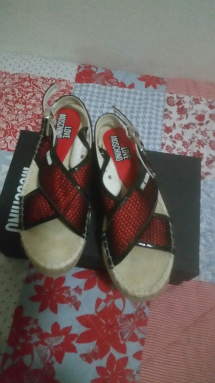 Sandalias Moschino