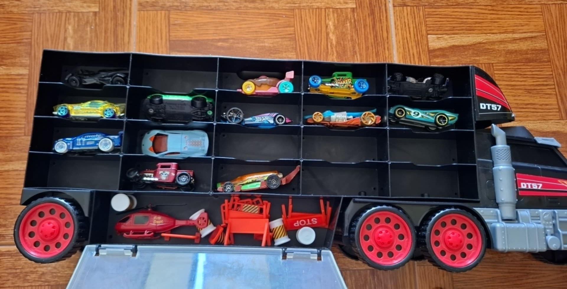 Camião mala de transporte de carros com 32 carros miniatura hot wheels