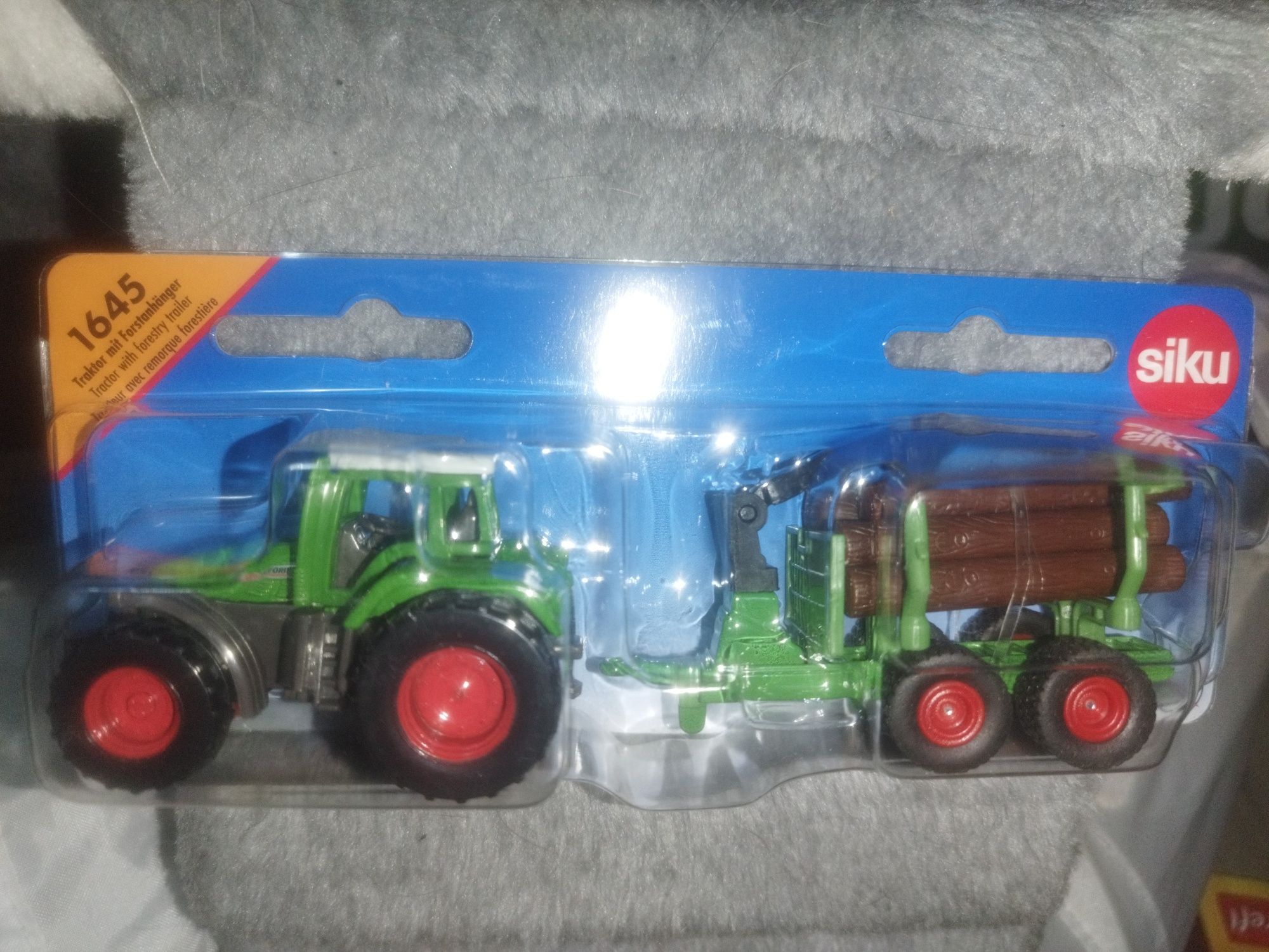 SIKU Model 1645 Fendt Z Samozaładowczą Przyczepą Leśną
