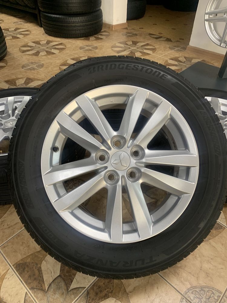 Диски R17 5/114.3 ET46 з шинами 215/60/17 Bridgestone