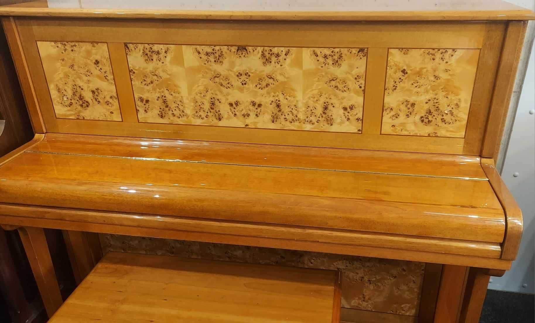 Wyjątkowe profesjonalne pianino STRAUS