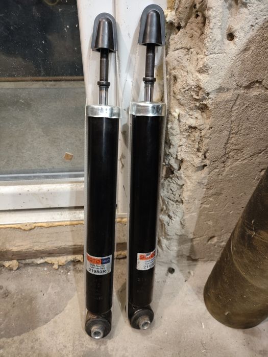 Амортизатори задні тойота ауріс 2010