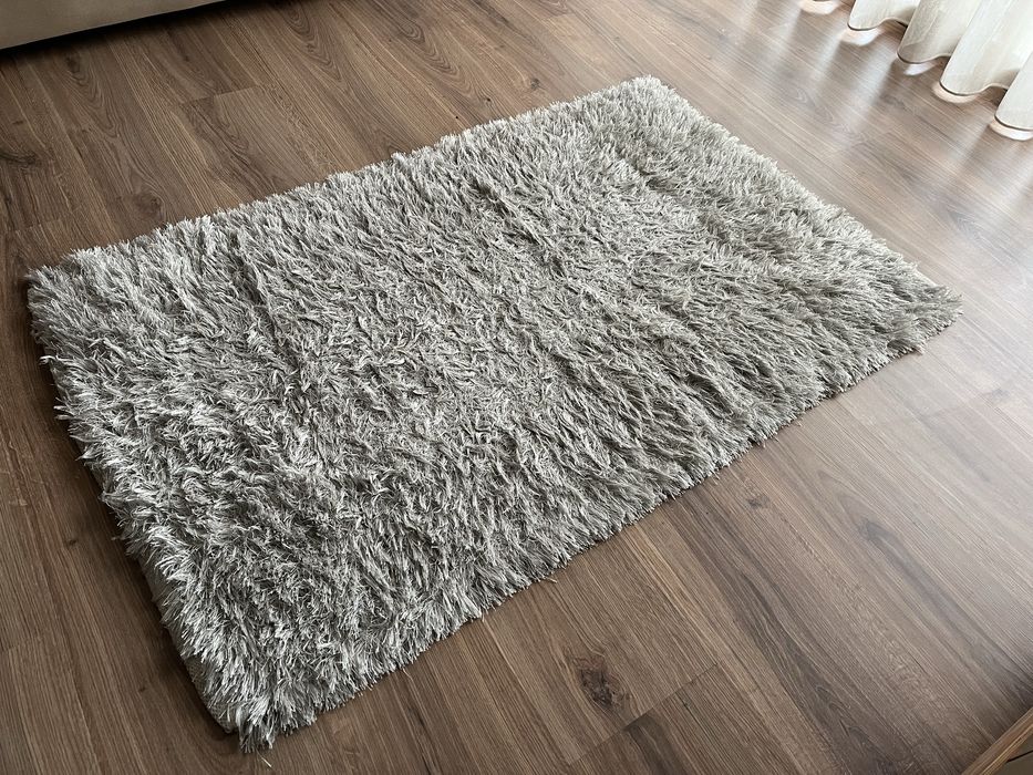 Tapetes cinzentos de pêlo alto