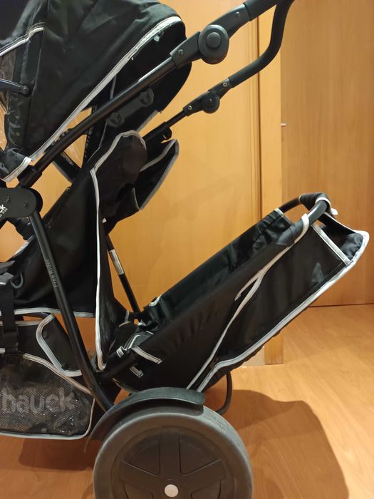 Carrinho duplo marca Hauck para gémeos/irmãos
