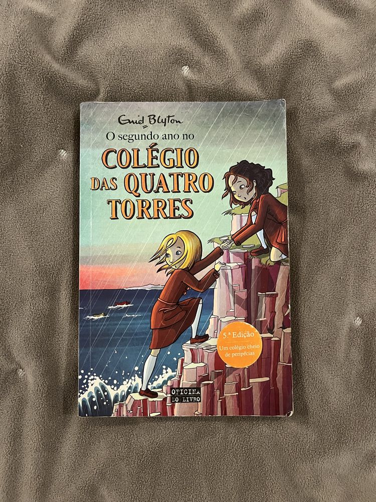 Livros Colégio das Quatro Torres