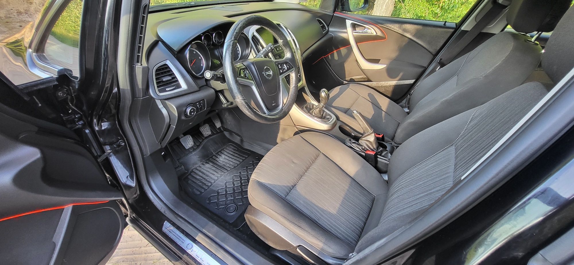 Opel Astra j hatchback