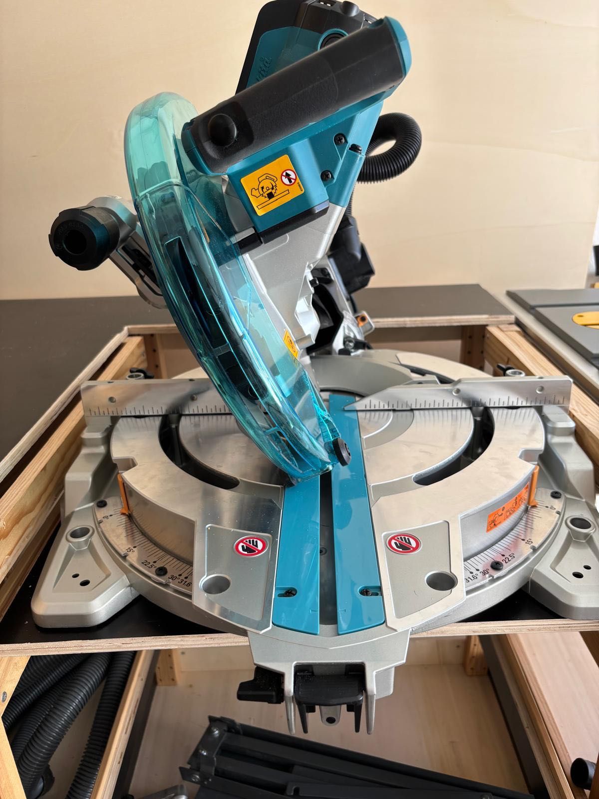 Serra esquadria telescópica 1.510W 260 LS1019L Makita