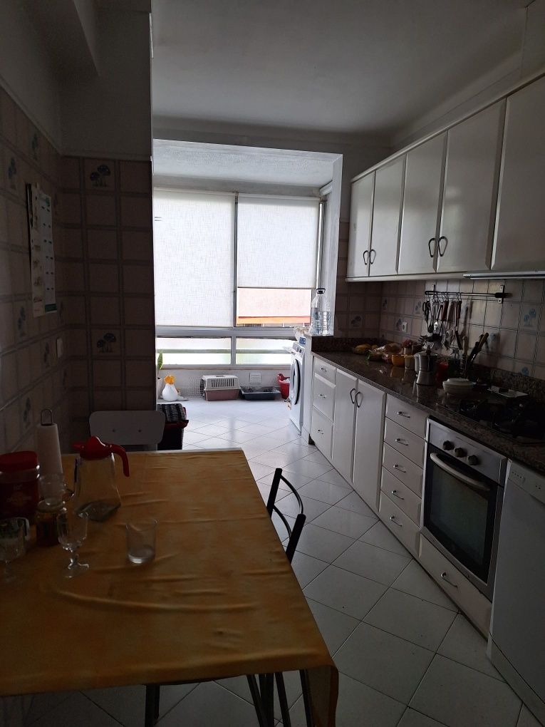 Apartamento t3 com 2 casas banho e lugar garagem