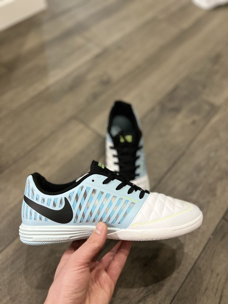 нові футзалки бампи nike lunar gato