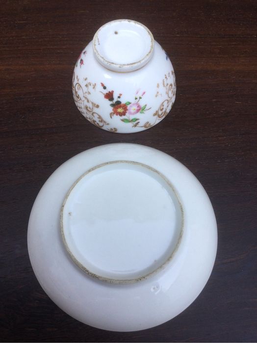 Prato e taça Porcelana chinesa séc XVIII 13,1 cm pintado à mão