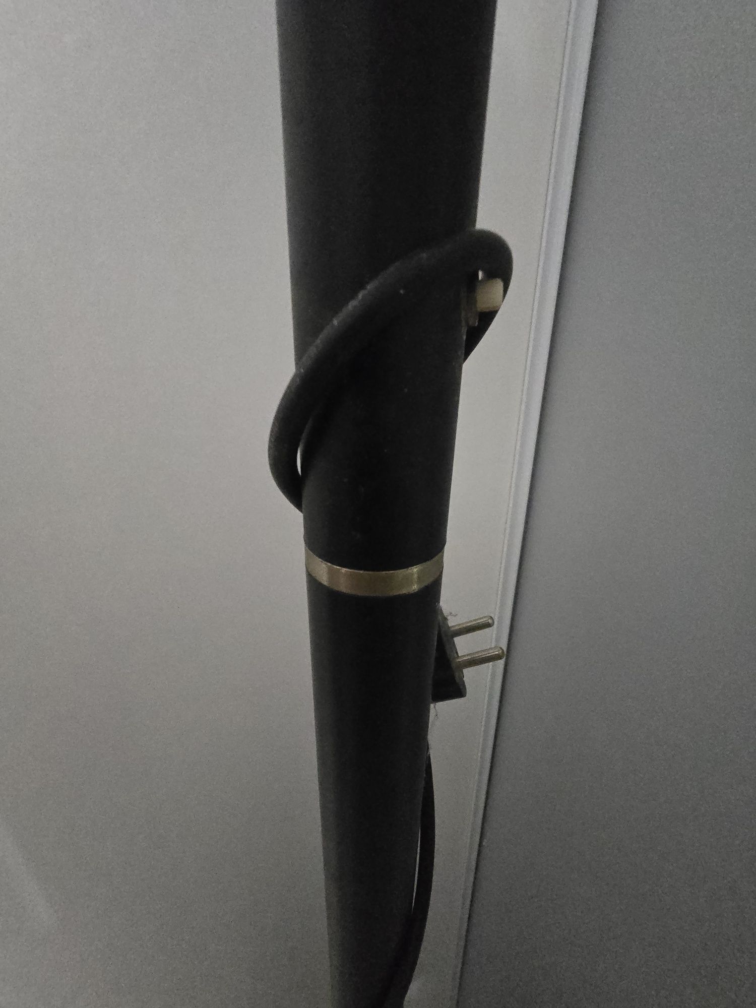 Candeeiro de pé alto