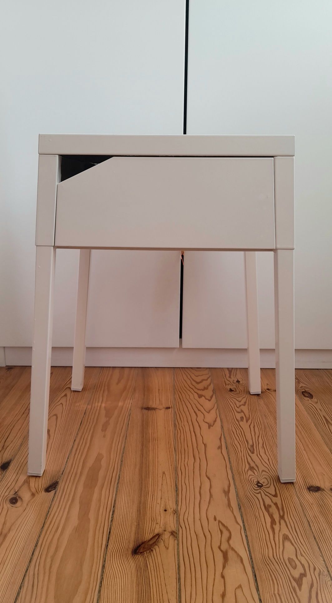 Mesa de cabeceira branca Ikea