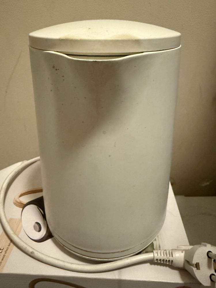 Czajnik  Tefal bialy pojemnosc 1.7 l