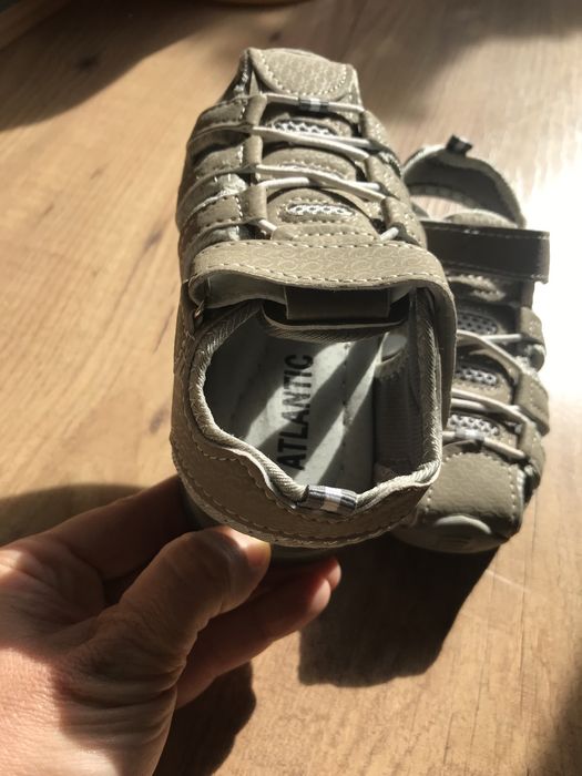 Sandalias e sabrinas