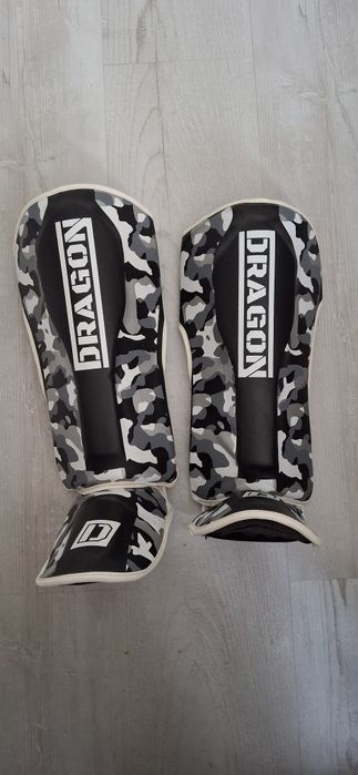 Czarne moro ochraniacze na nogi i stopy dragon