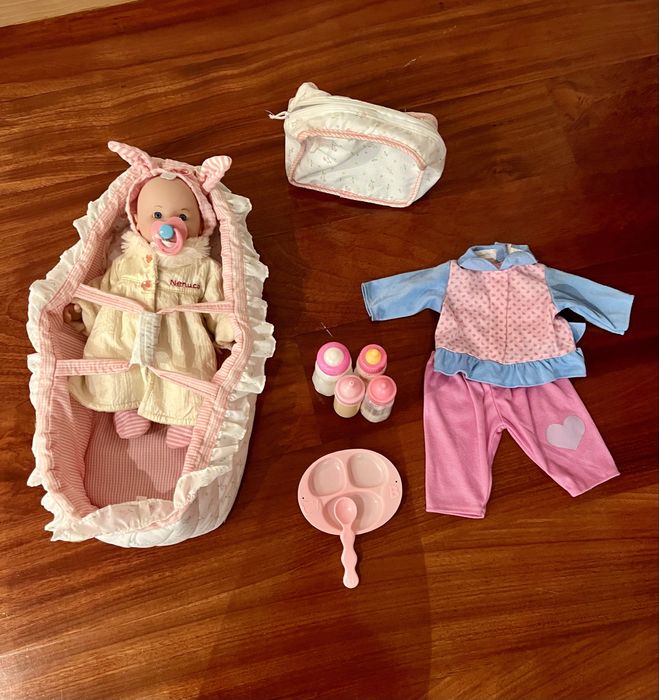 Alcofa com boneca e acessórios