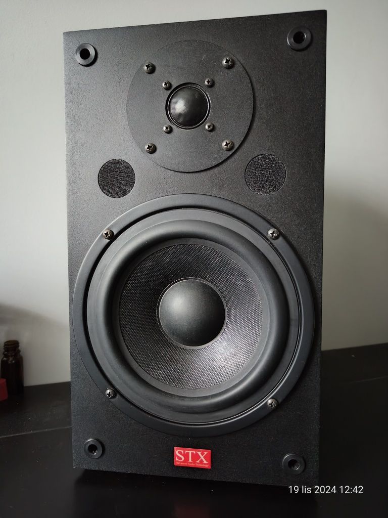 Wzmacniacz audio "Fossil Audio V3" i kolumny "STX F-110n"