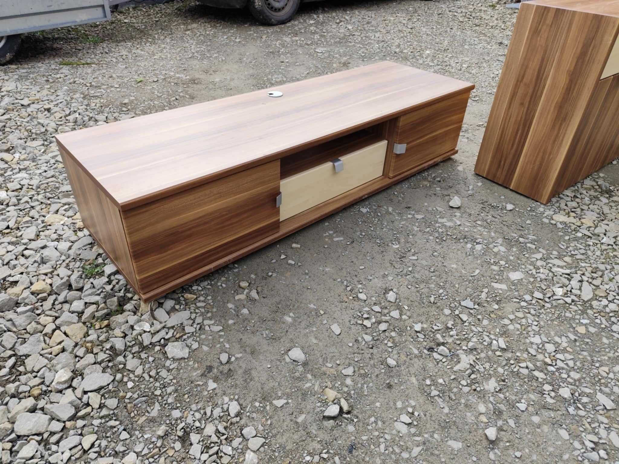 Zestaw mebli komoda, stolik kawowy, półka, stolik pod telewizor.