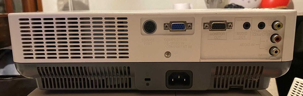 Videoprojetor Sanyo PLC-XW56